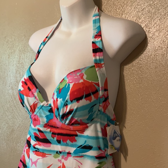 Croft & Barrow size 12 red white floral halter swim top - Picture 2 of 5